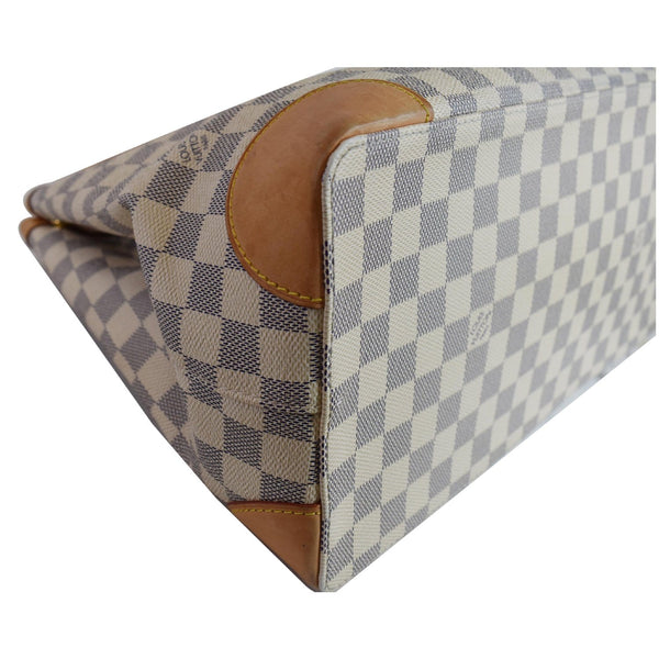 Lv Hampstead MM Shoulder Bag leather corner seams