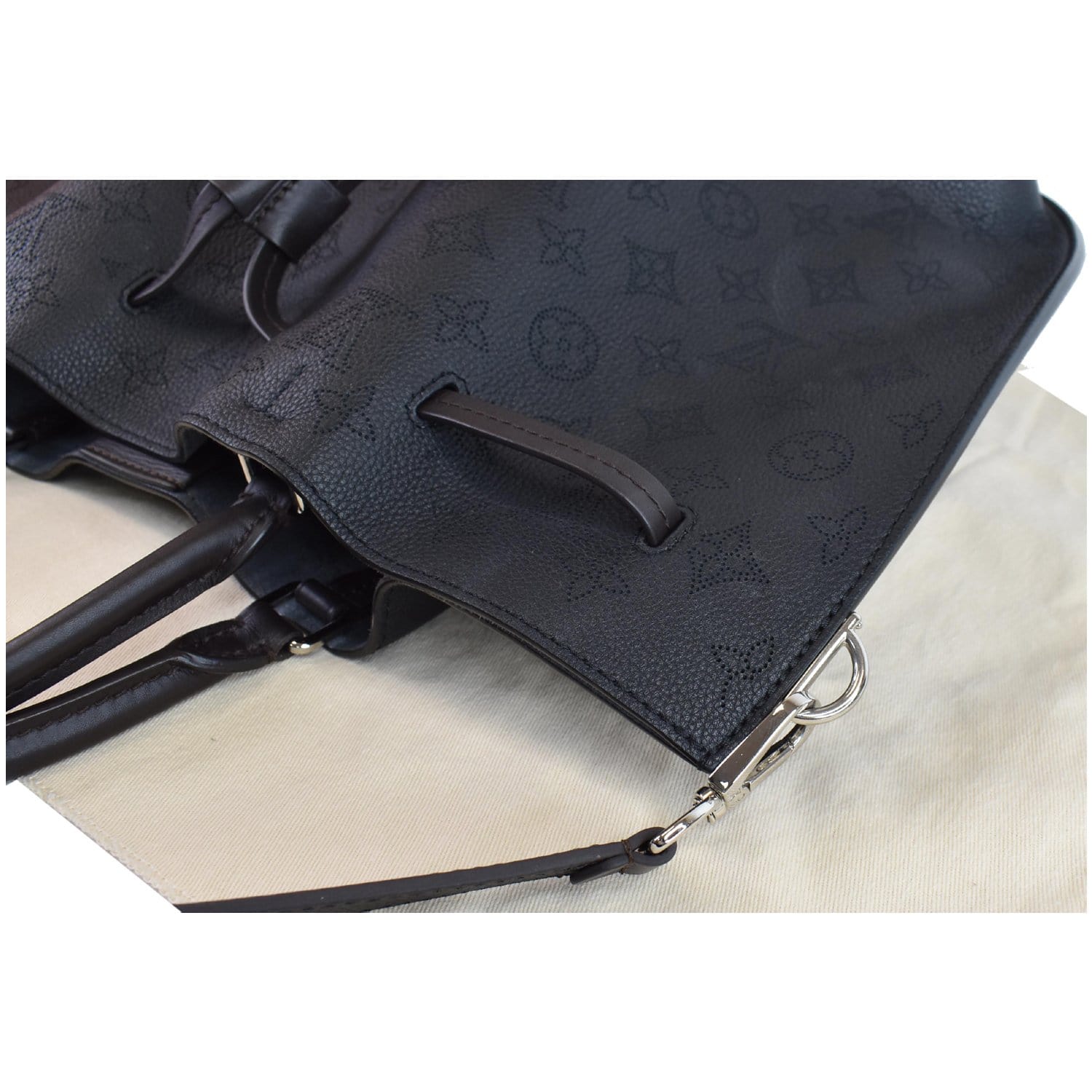 Louis Vuitton Authentic Girolata Magnolia Mahina Leather Bag and Pouch  M54401