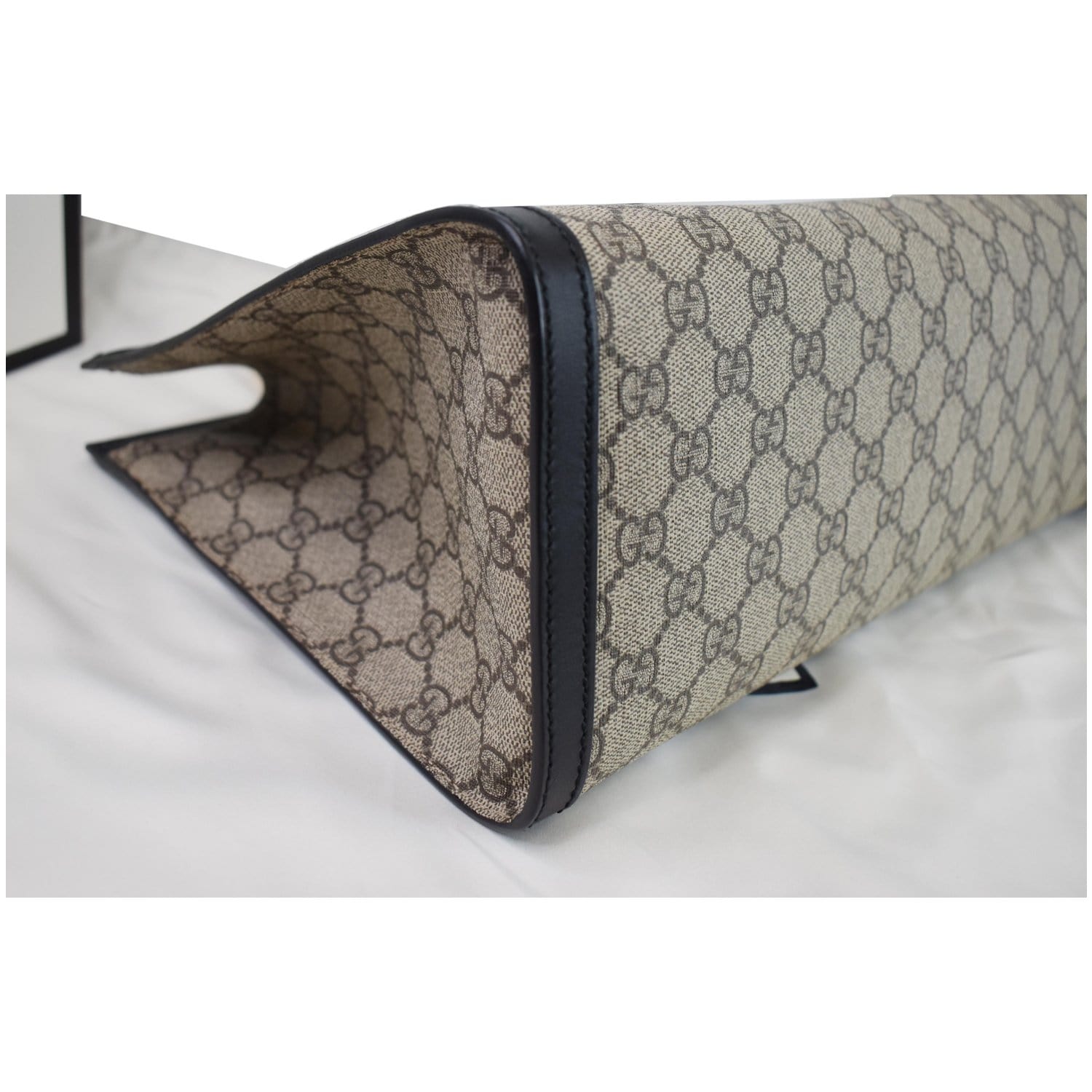 Gucci Beige/Navy Blue GG Supreme Canvas Padlock Medium Shoulder Bag Gucci
