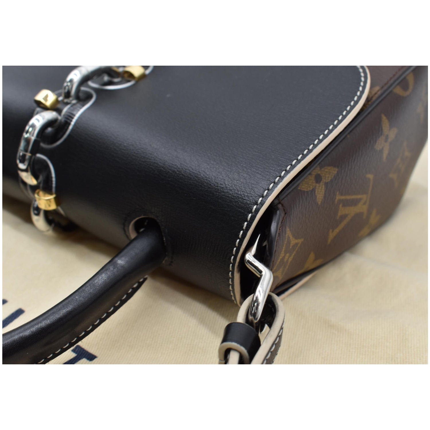 Louis Vuitton Chain Strap Shoulder Bags