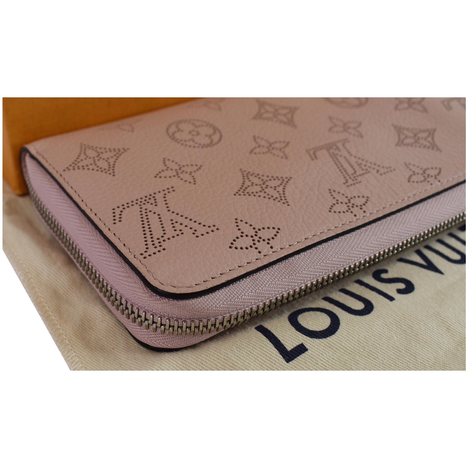 Louis Vuitton, Bags, Louis Vuitton Mahina Leather Zippy Wallet