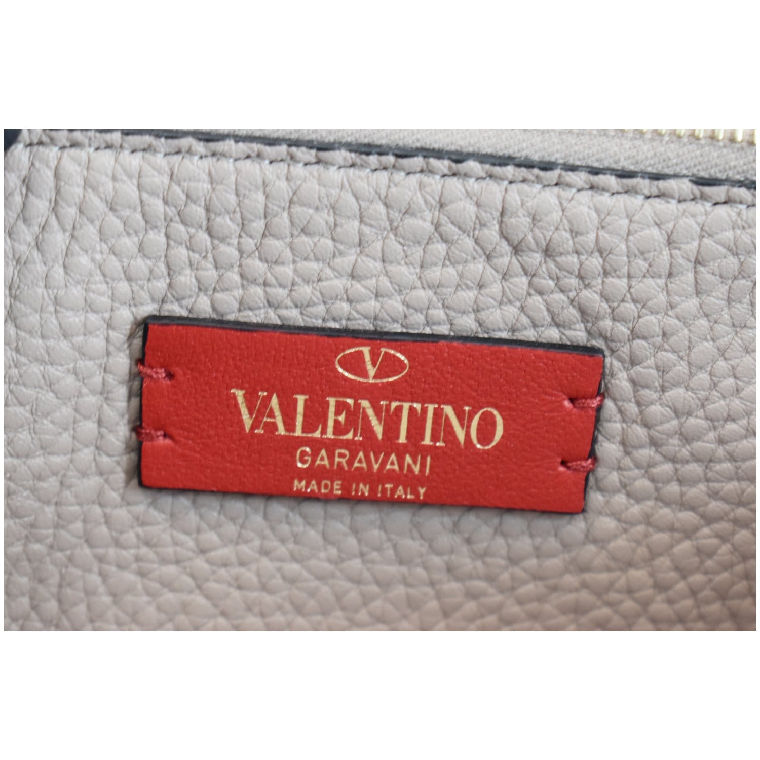 Valentino Garavani - V-Ring Poudre Leather V-Ring Clutch