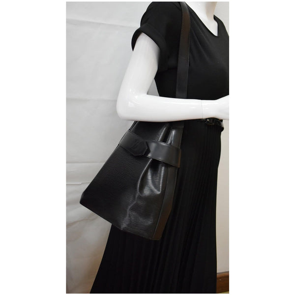 LOUIS VUITTON Sac D'Epaule PM Epi Leather Bucket Bag Black