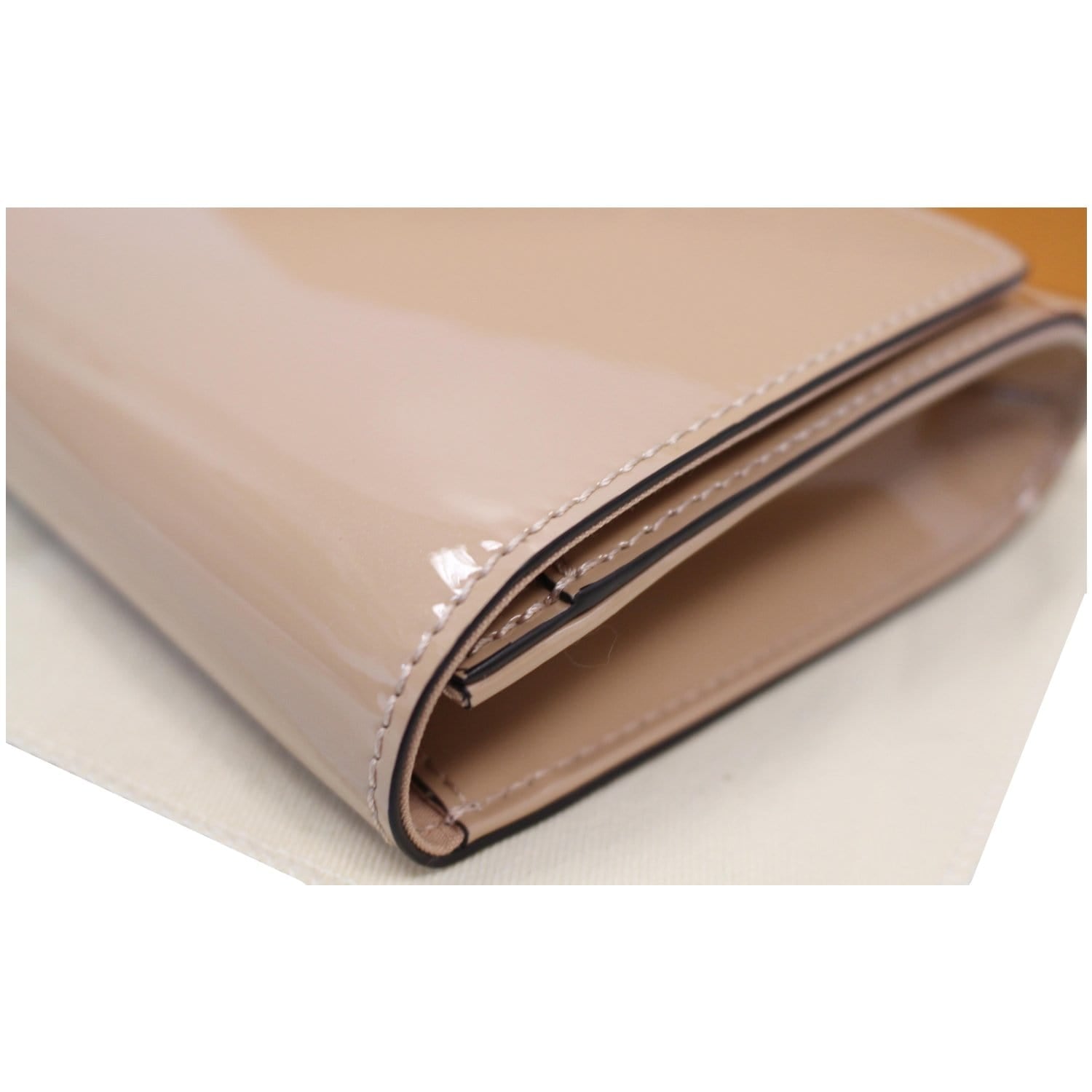 Patent leather wallet Louis Vuitton Beige in Patent leather - 10021147