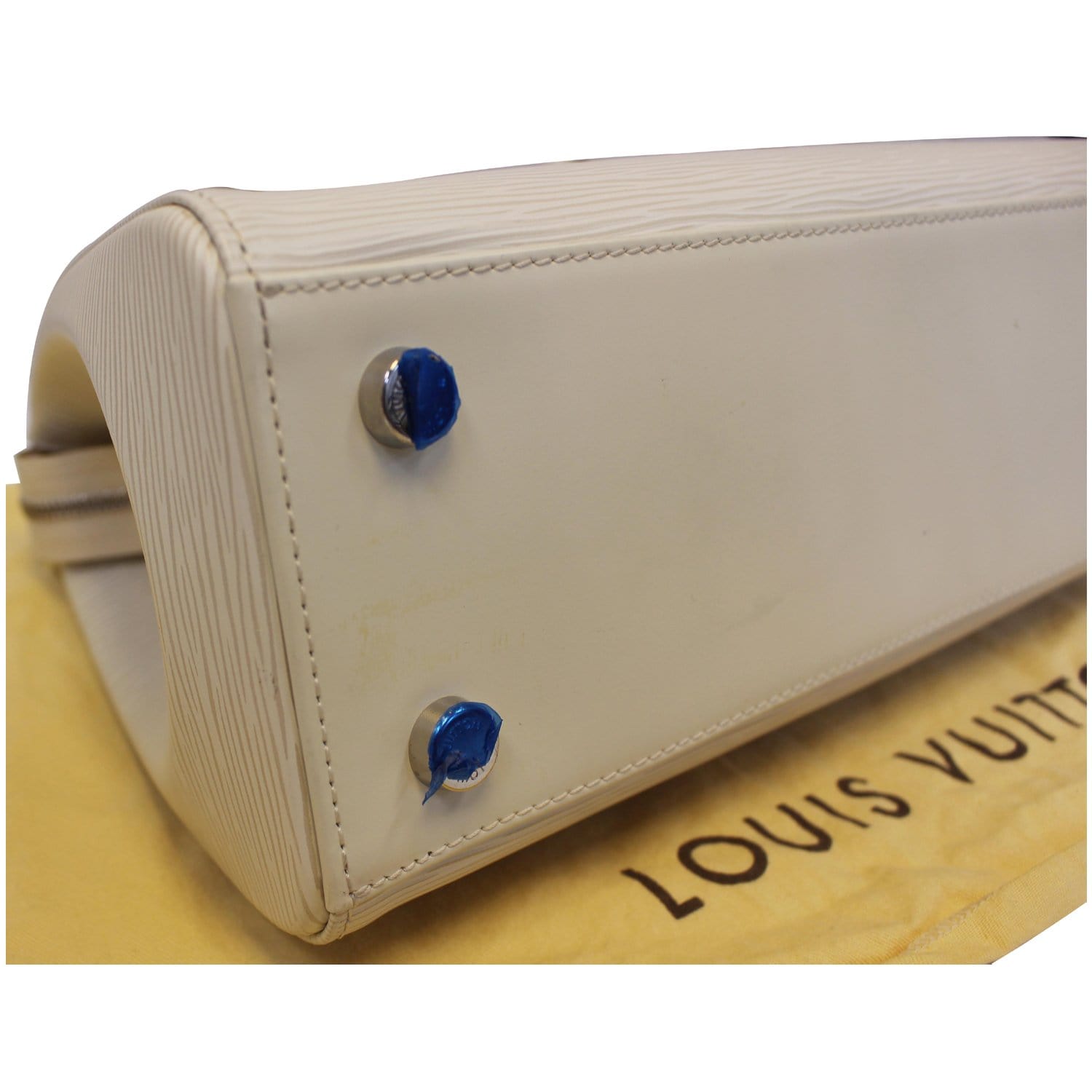 Louis Vuitton Ivory Epi Leather Key Pouch ○ Labellov ○ Buy and Sell  Authentic Luxury