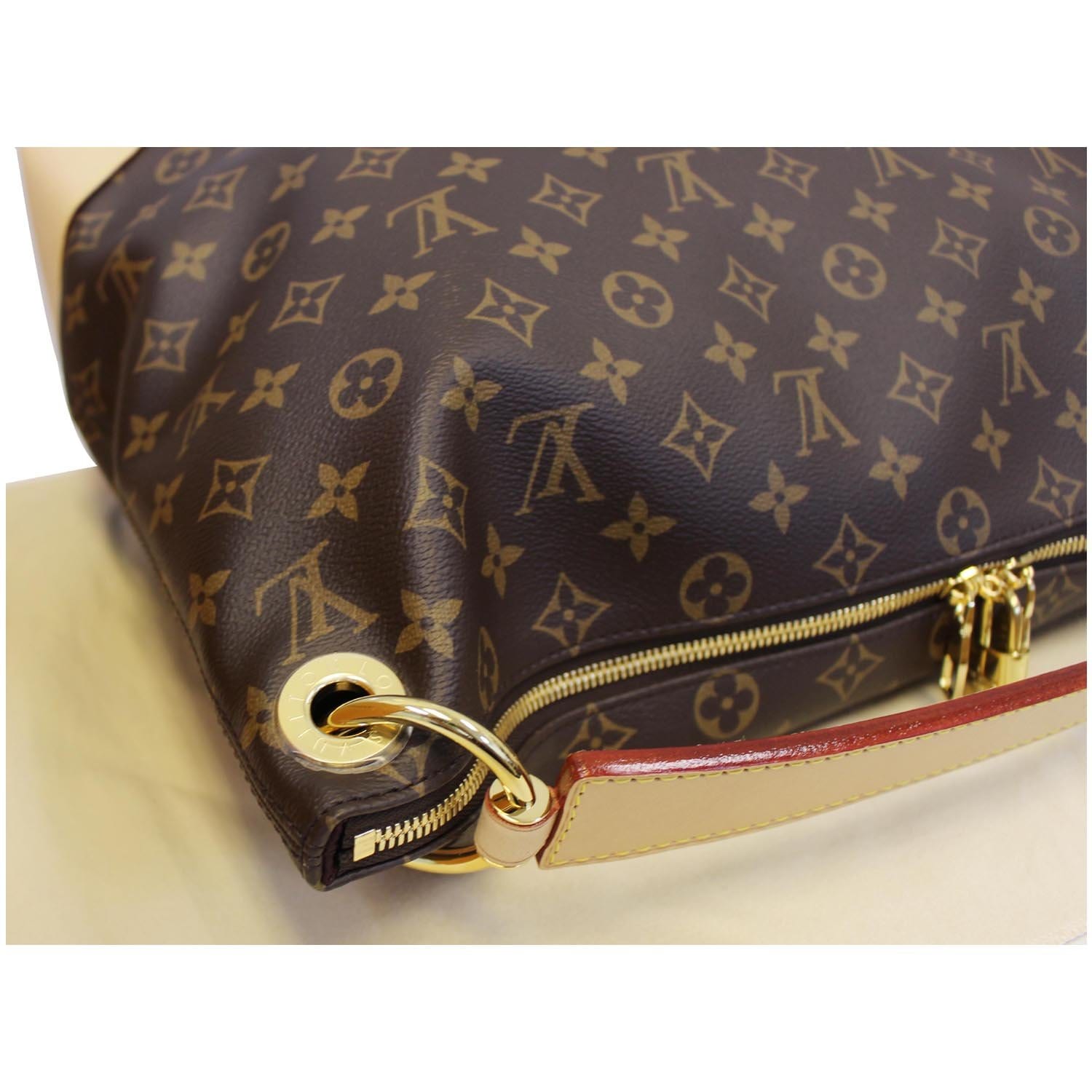Louis Vuitton Berri MM Hobo Shoulder Bag (M41625)