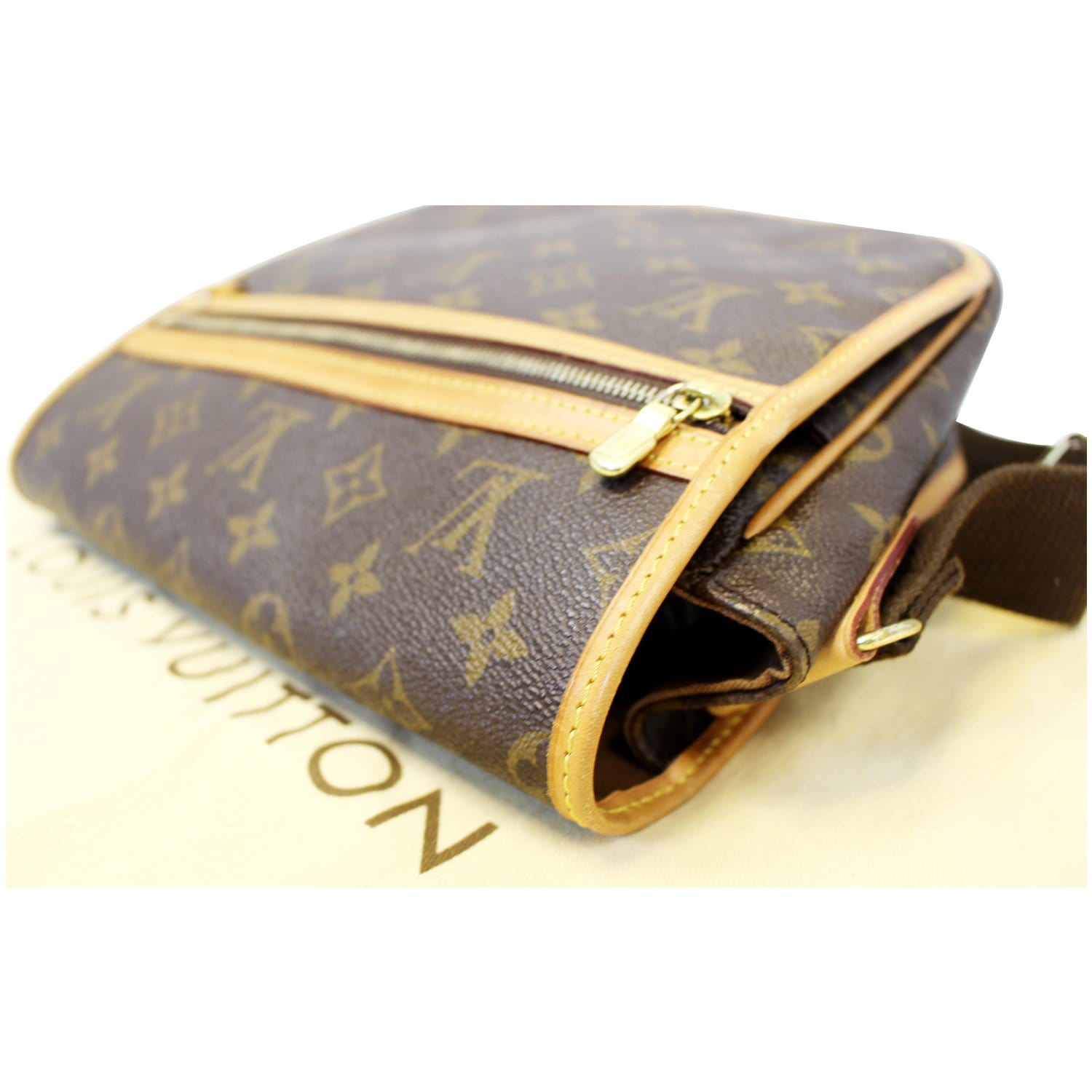 Super casual and perfect for all seasons. The Louis Vuitton Bosphore.