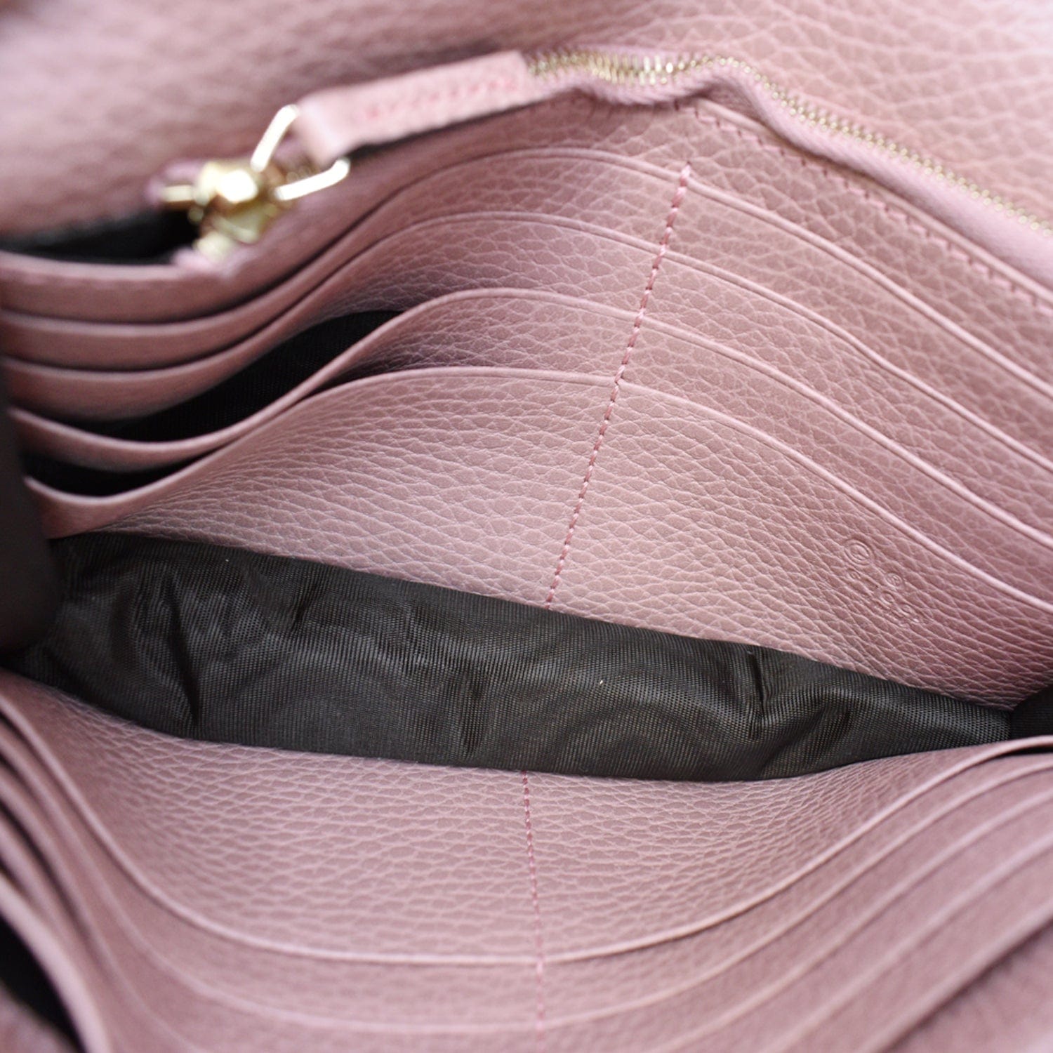 Gucci Women's Large Interlocking G Crossbody Chain Bag