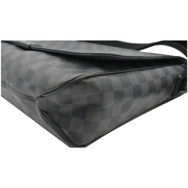 LOUIS VUITTON District GM Damier Graphite Messenger Crossbody Bag Black