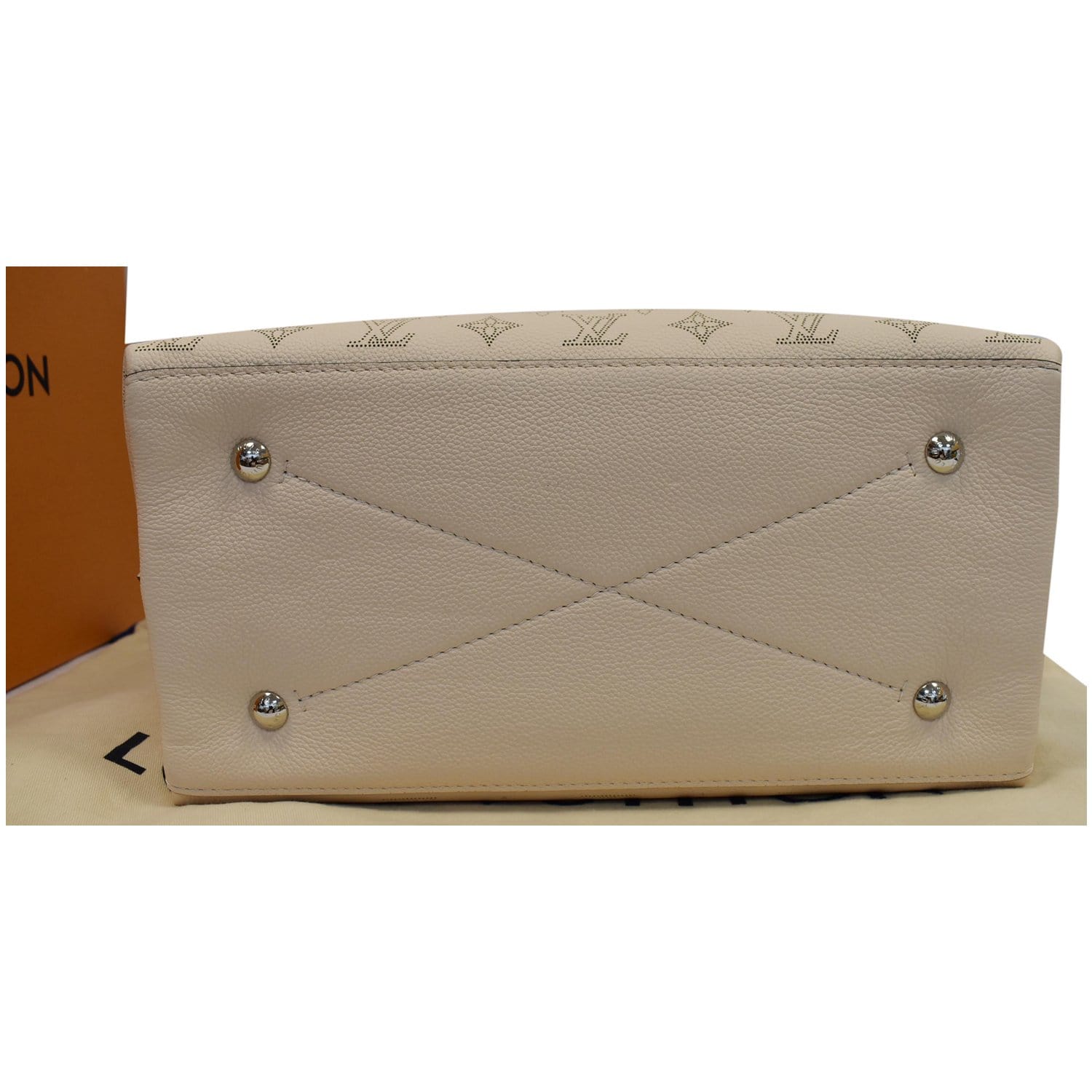 Carmel leather bag Louis Vuitton Beige in Leather - 24783463