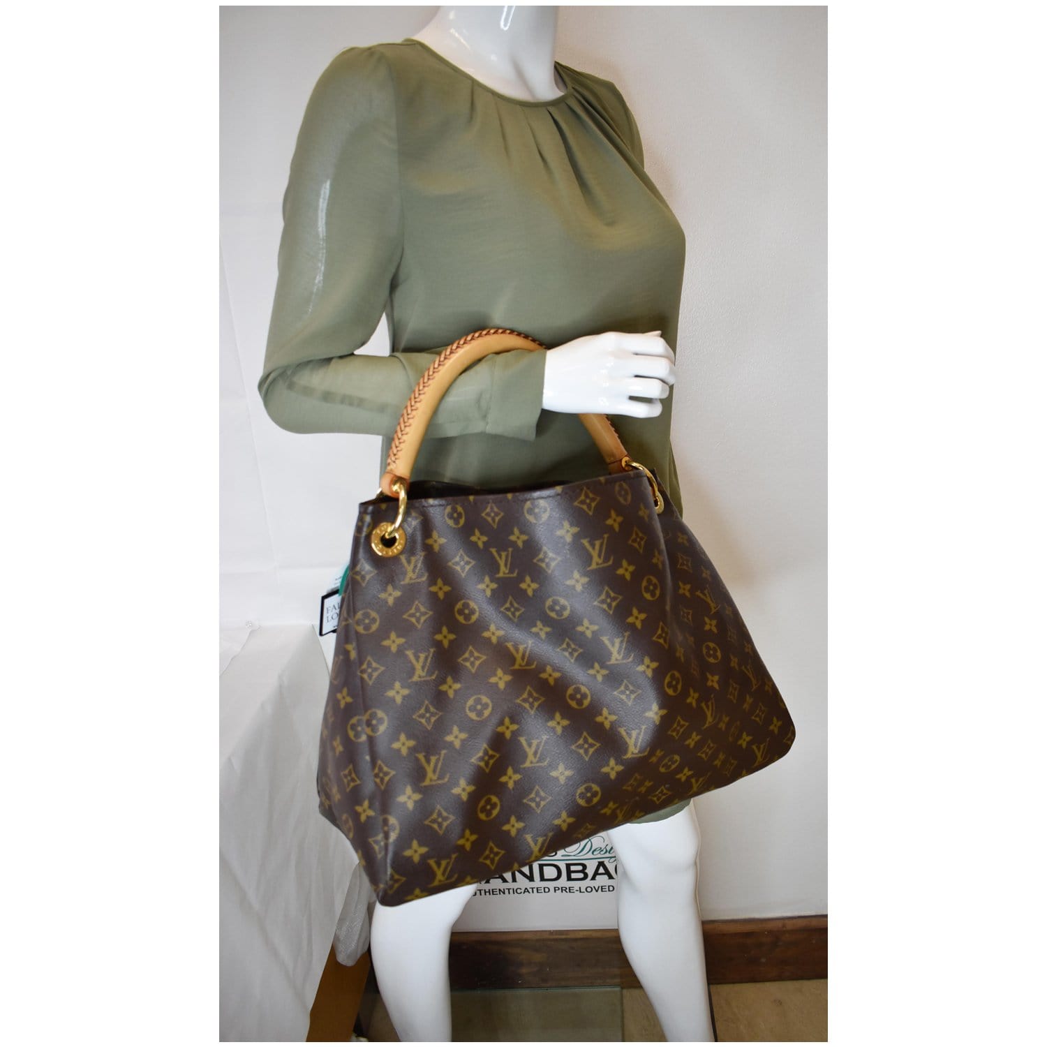 Artsy leather handbag Louis Vuitton Brown in Leather - 19767862