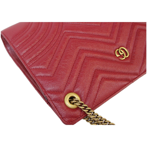 Gucci GG Marmont Slim Shoulder Bag - corner GG logo | DDH