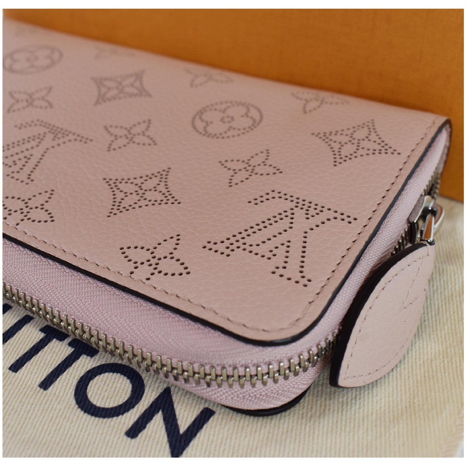 Louis Vuitton, Bags, Louis Vuitton Mahina Leather Zippy Wallet