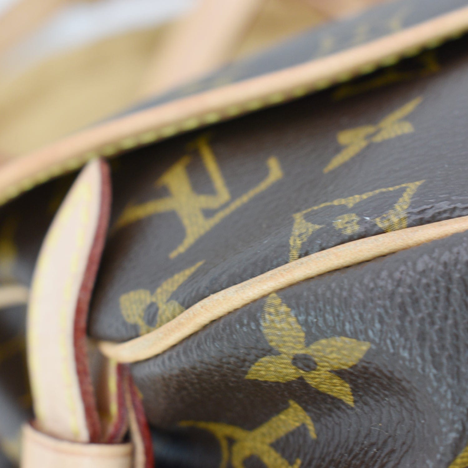 Auth Louis Vuitton Monogram Saumur 30 Shoulder Cross Body Bag LV
