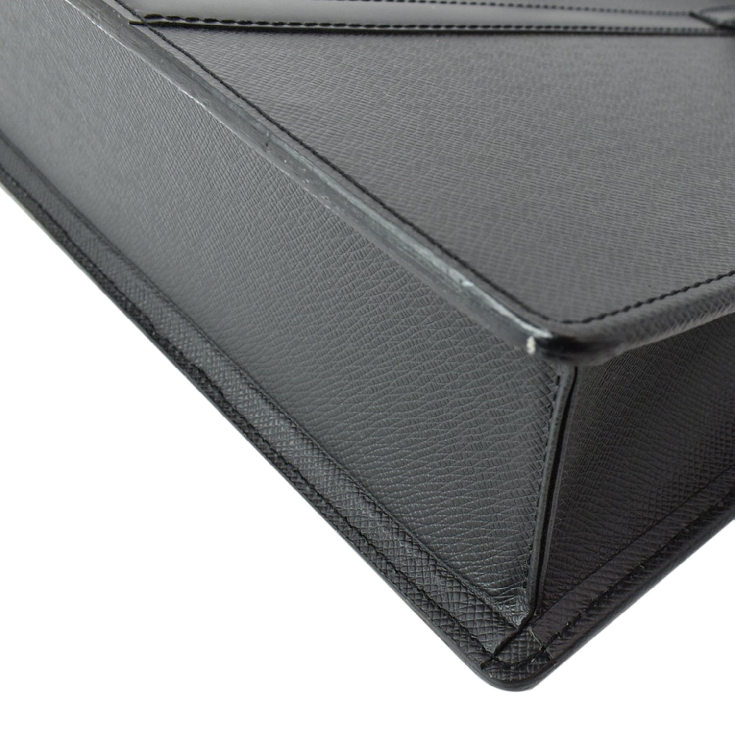 Louis Vuitton Green Taiga Leather Lozan Attache Briefcase 40LVL1125 –  Bagriculture