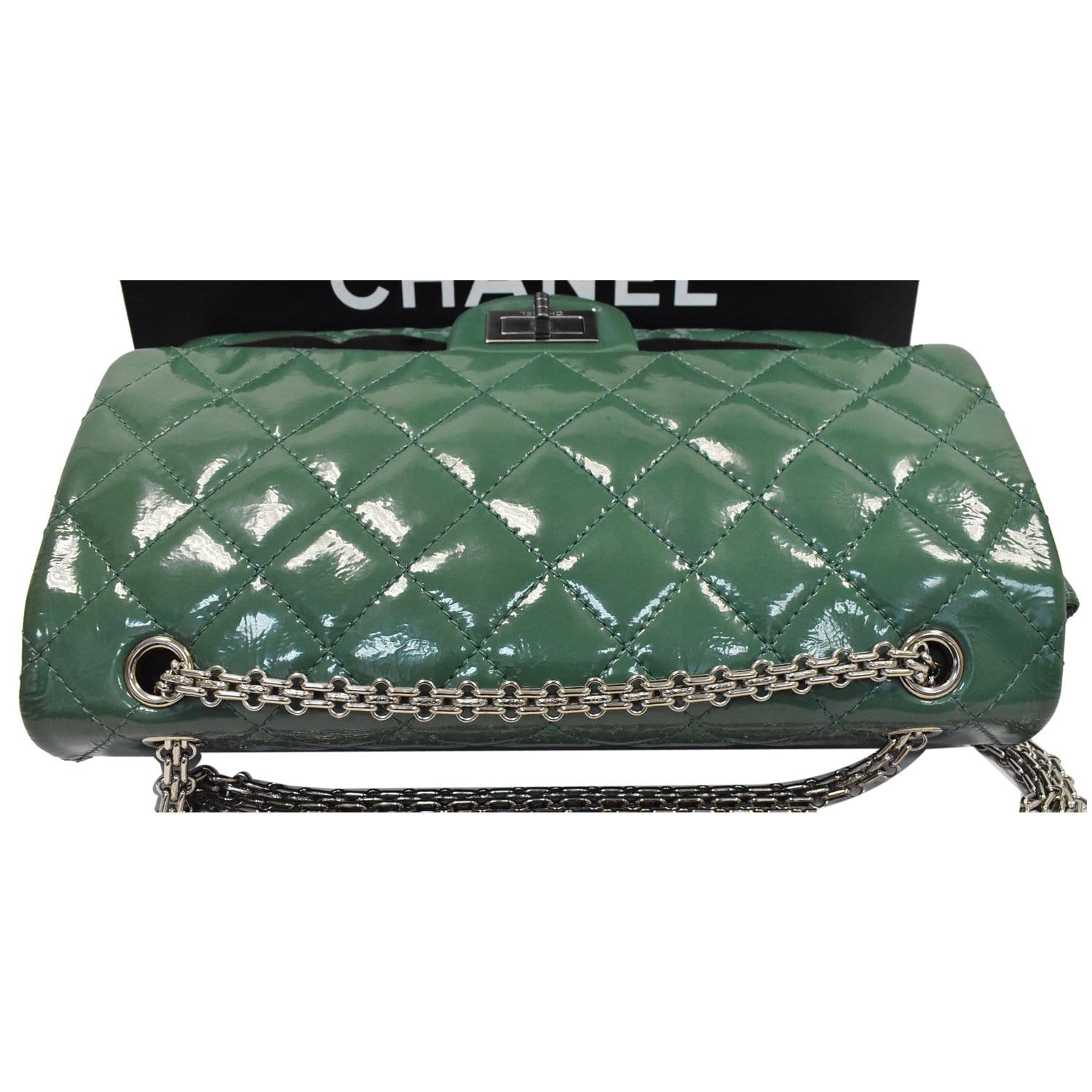 Tilbagebetale Kunde tank Chanel 2.55 Reissue Double Flap Patent Leather Bag Green
