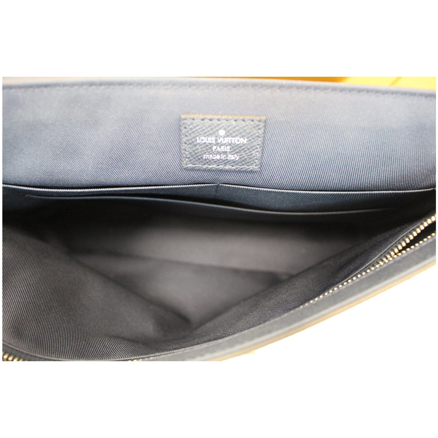 District PM Messenger Bag - Luxury Taiga Leather Grey