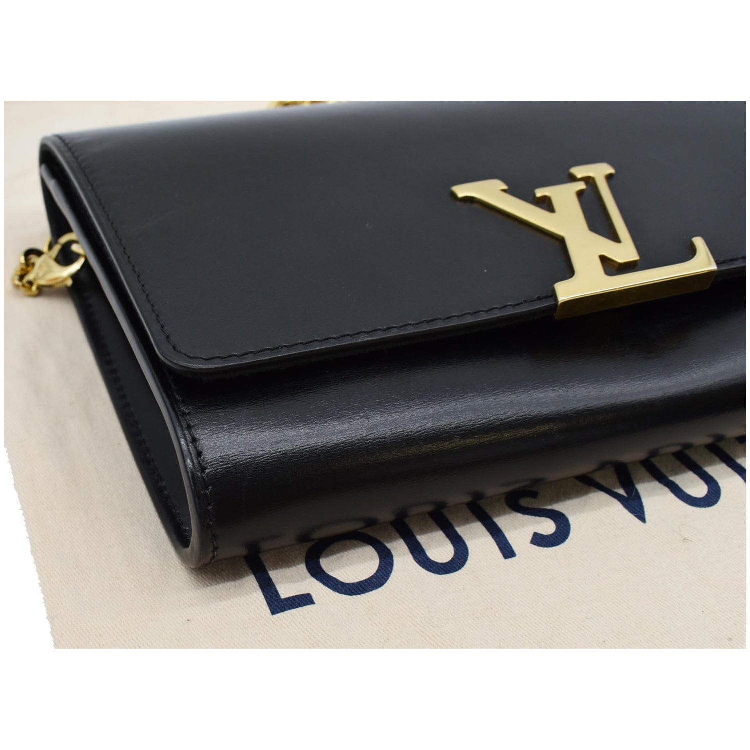 Louis Vuitton Chain Louise Clutch Airy V Leather GM - ShopStyle Shoulder  Bags