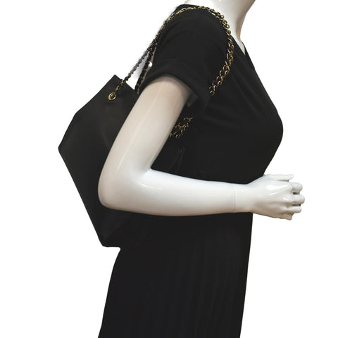 CHANEL Vintage CC Chain Caviar Leather Shopping Tote Bag Black