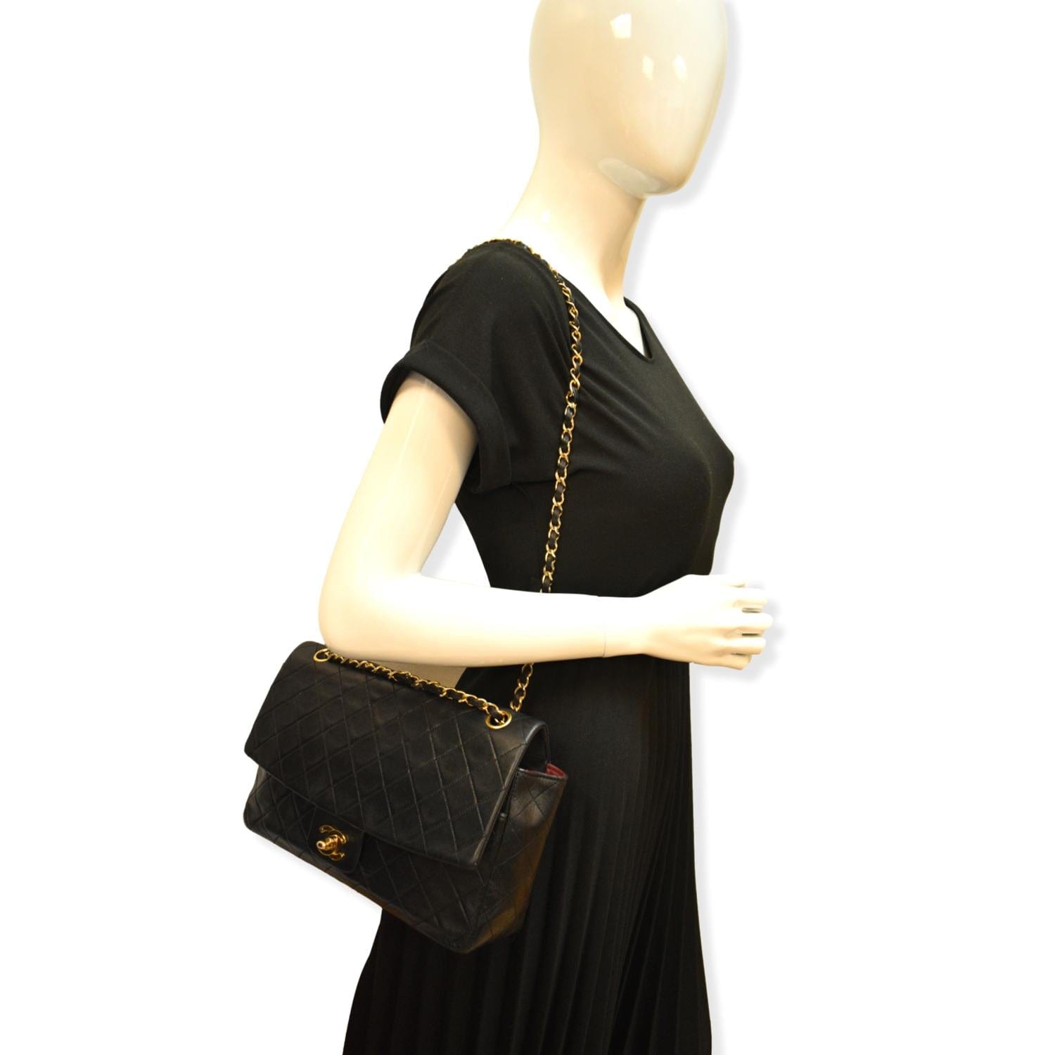 CHANEL Vintage Classic Medium Single Flap Lambskin Shoulder Bag Black