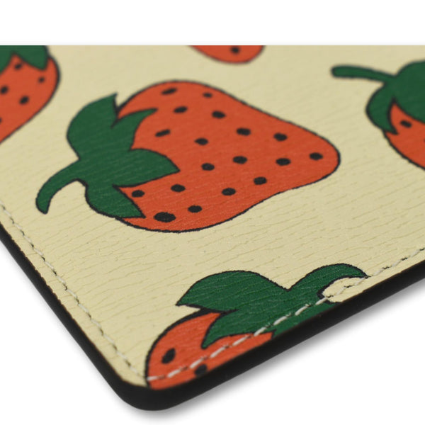 GUCCI Zumi Strawberry Printed Leather Pouch Multicolor 570728