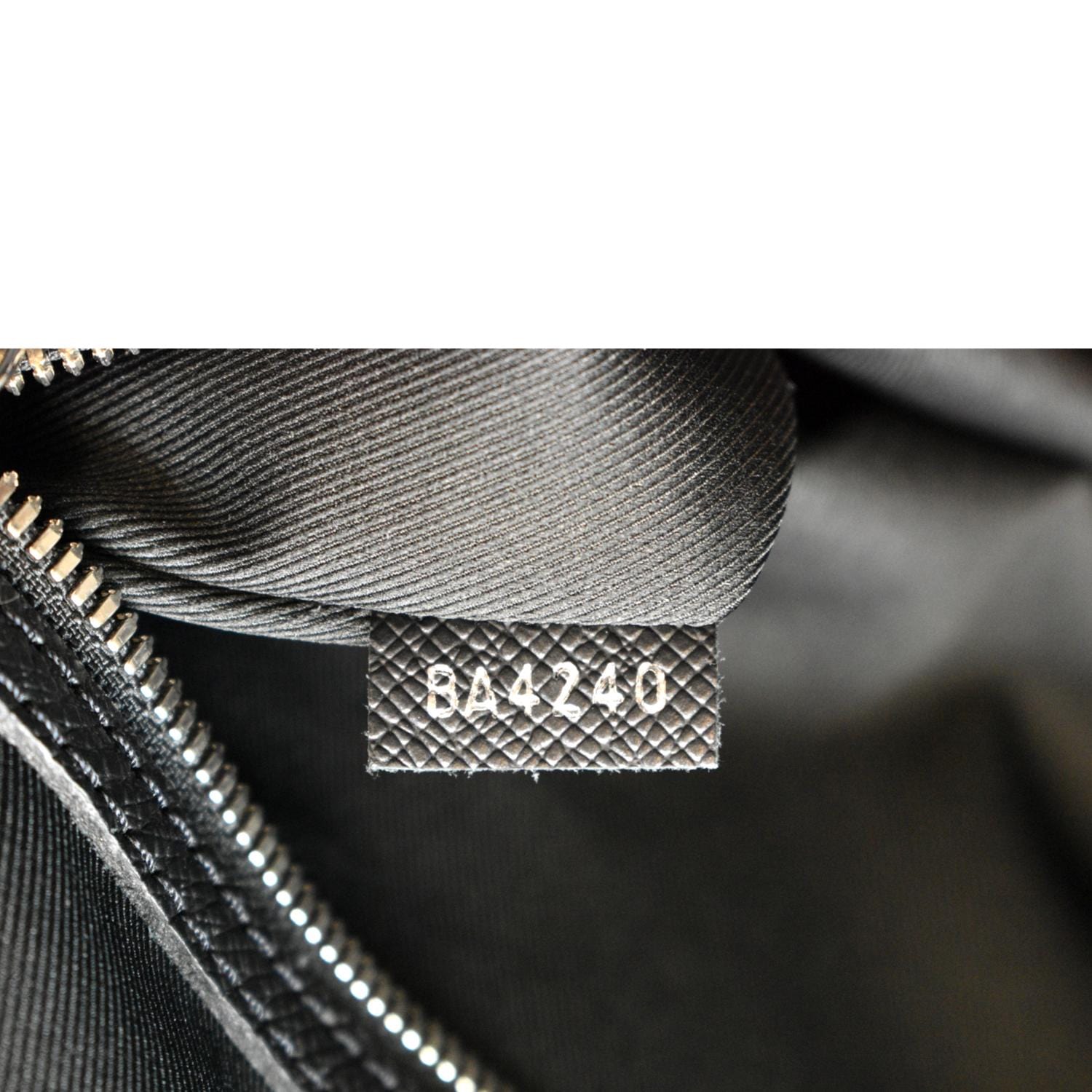 LOUIS VUITTON Keepall 50 Bandouliere Monogram Taiga Leather Travel Bag