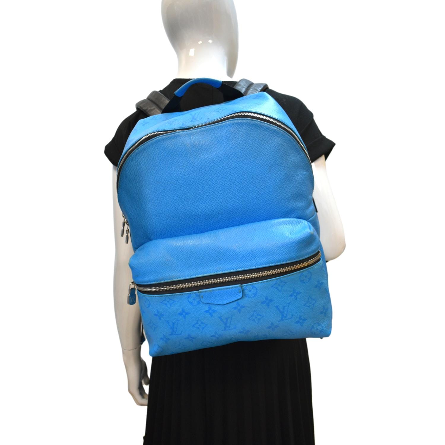 Louis Vuitton Blue Taïga Discovery Backpack PM Leather ref.992778 - Joli  Closet