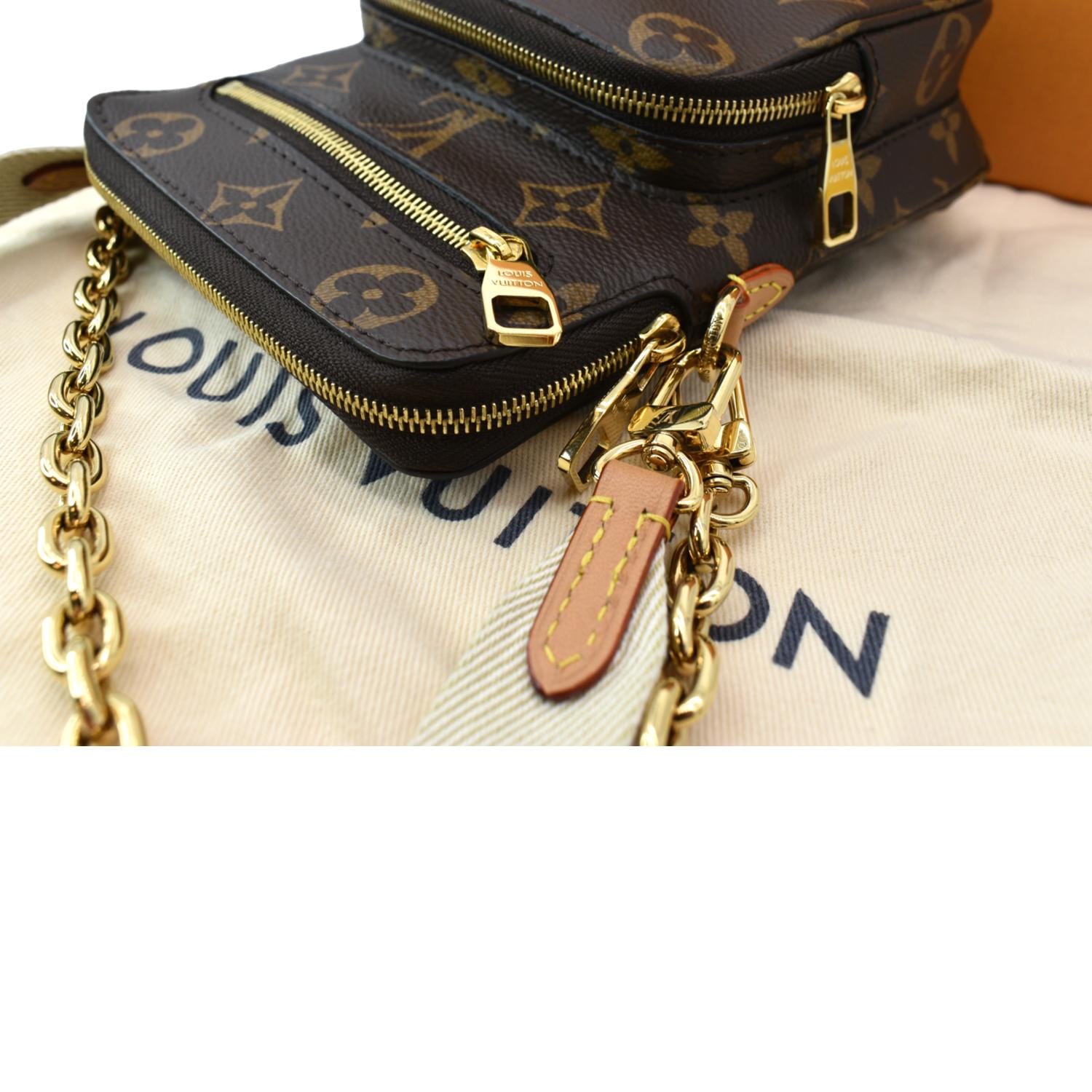 Louis Vuitton Monogram Canvas Utility Phone Sleeve For Sale at 1stDibs