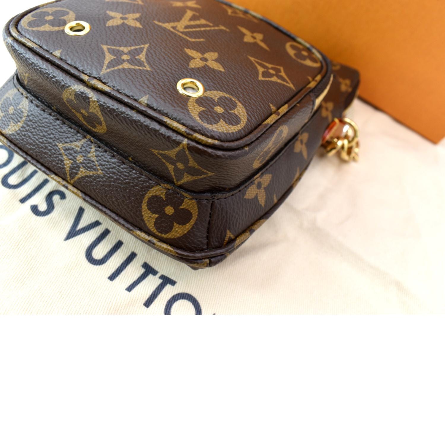Louis Vuitton New LV Utility Phone Sleeve Bag Unboxing plus What Fits  Inside
