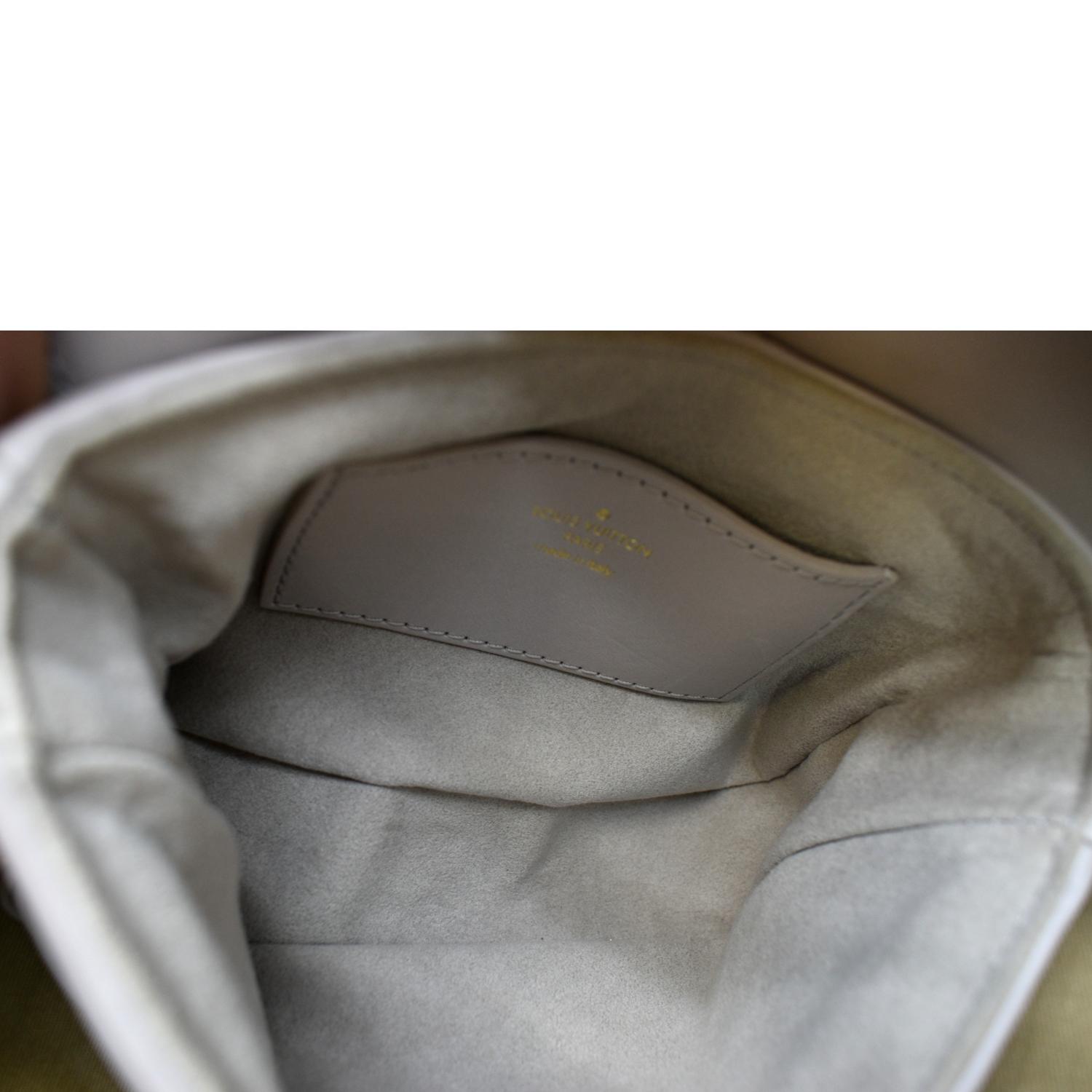 LOUIS VUITTON New Wave Multi Pochette Leather Chain Shoulder Bag Light Grey