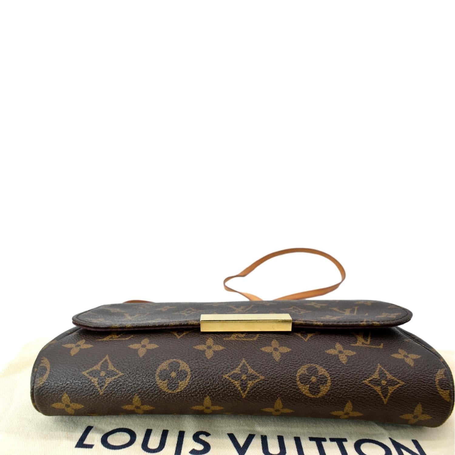 Reviewing the MOST UNDERRATED Louis Vuitton Bag *it's AMAZING! 🤩* 
