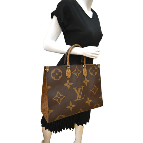 LOUIS VUITTON Onthego GM Giant Monogram Canvas Tote Shoulder Bag Brown
