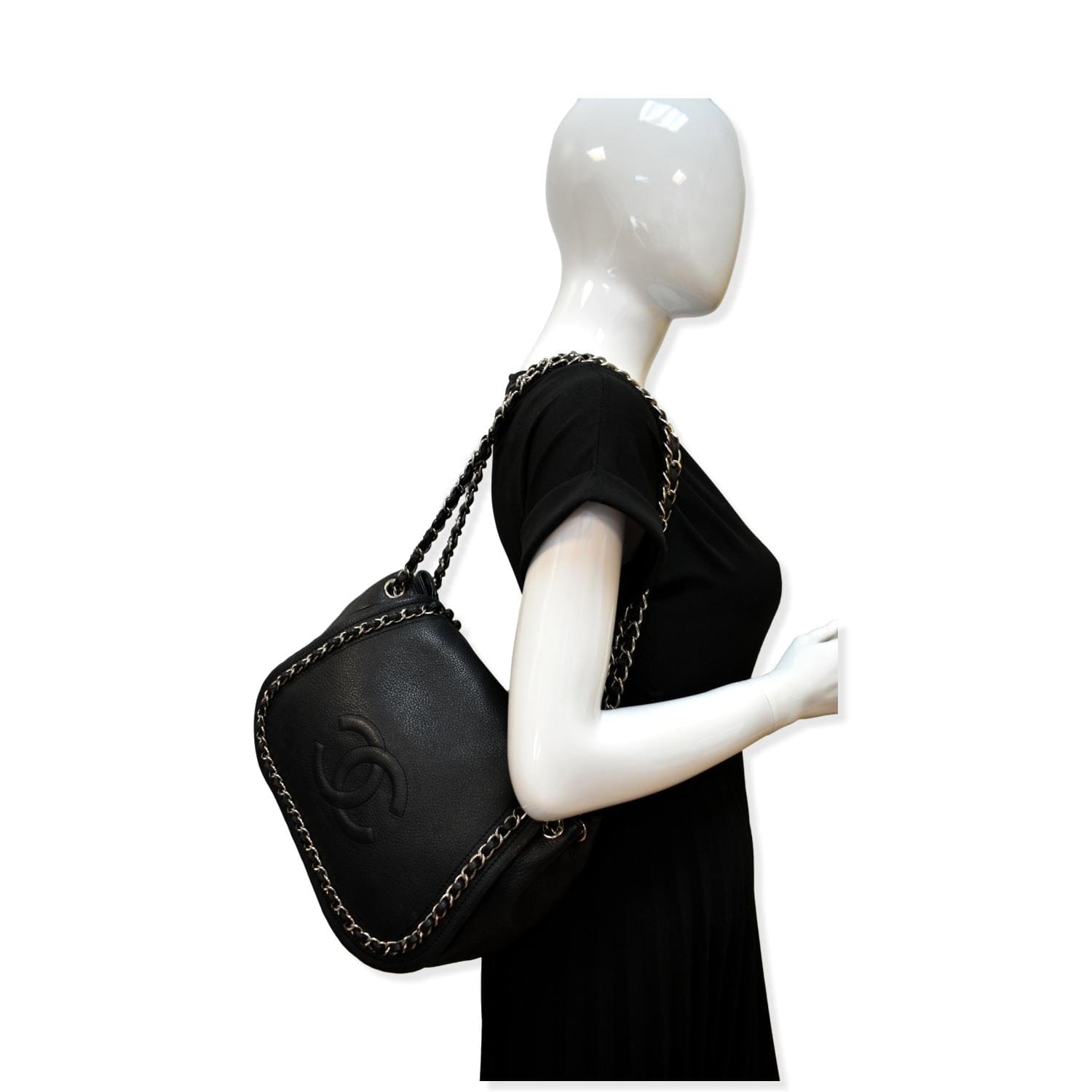 chanel patent leather shoulder bag
