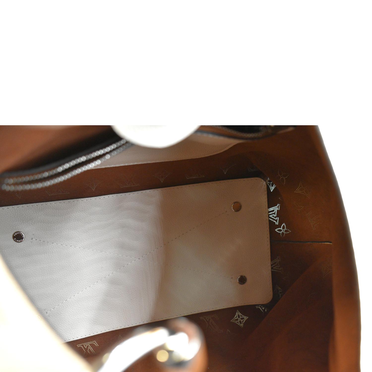 Louis Vuitton Carmel Hobo Mahina Leather Neutral 989111