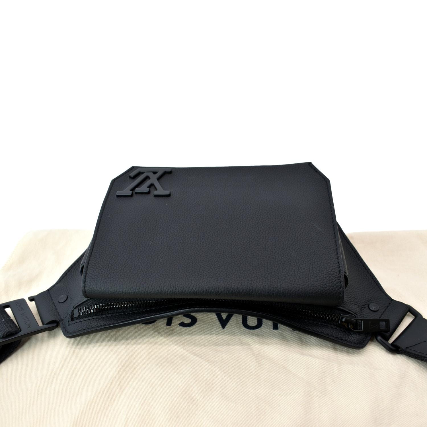 Louis Vuitton LV Unisex Aerogram Slingbag Black Grained Calf Leather - LULUX