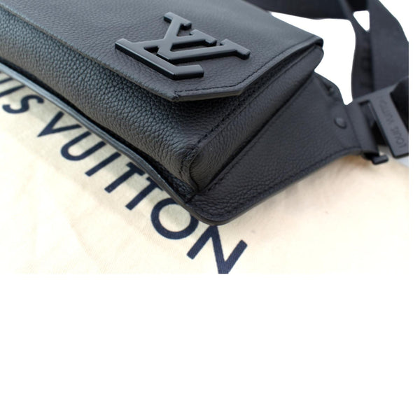 LOUIS VUITTON Sling Aerogram Grained Calf Leather Crossbody Bag Black