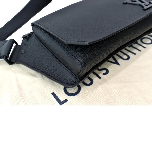 LOUIS VUITTON Sling Aerogram Grained Calf Leather Crossbody Bag Black