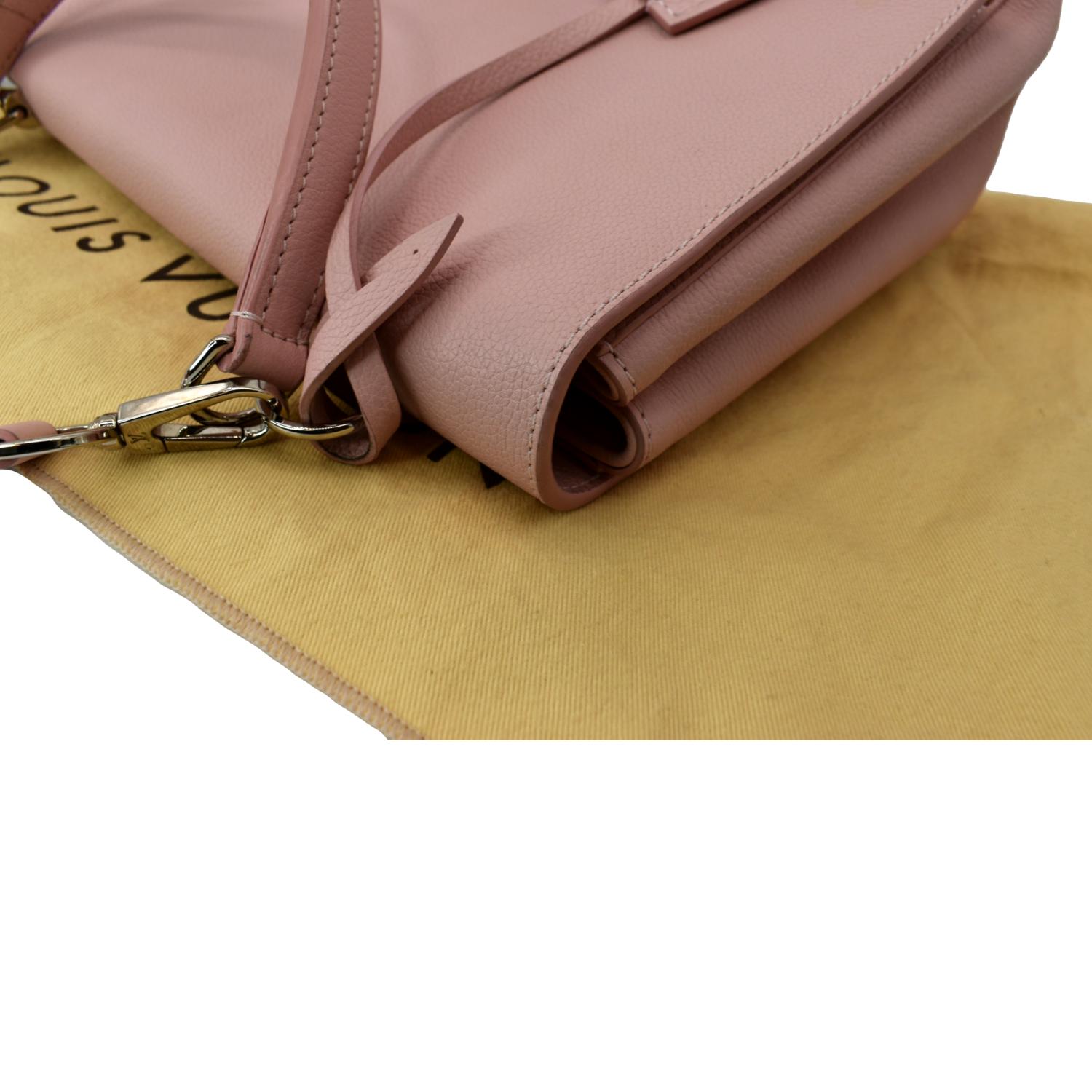 Louis Vuitton LV LockMe Tender rose colour Pink Leather ref.1037086 - Joli  Closet