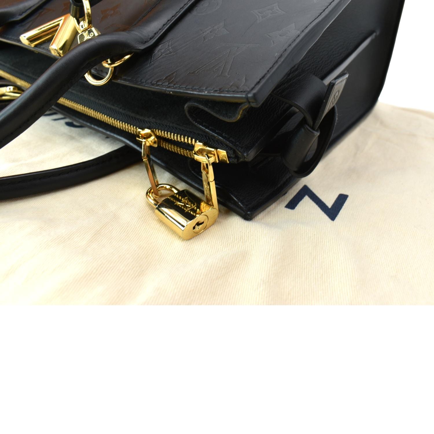 Tote v leather handbag Louis Vuitton Multicolour in Leather - 35339693