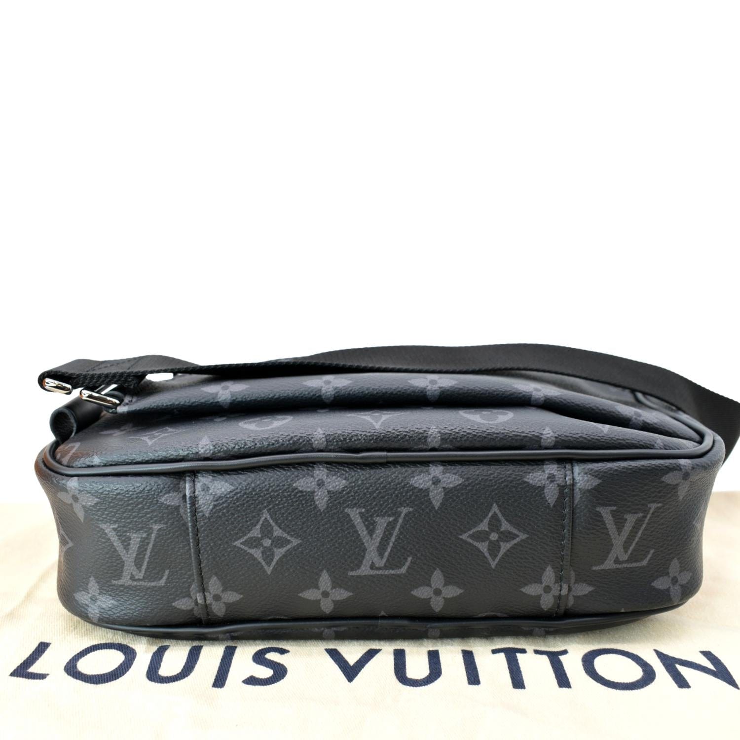 Louis Vuitton Black Monogram Eclipse Outdoor Pouch - Ann's Fabulous  Closeouts
