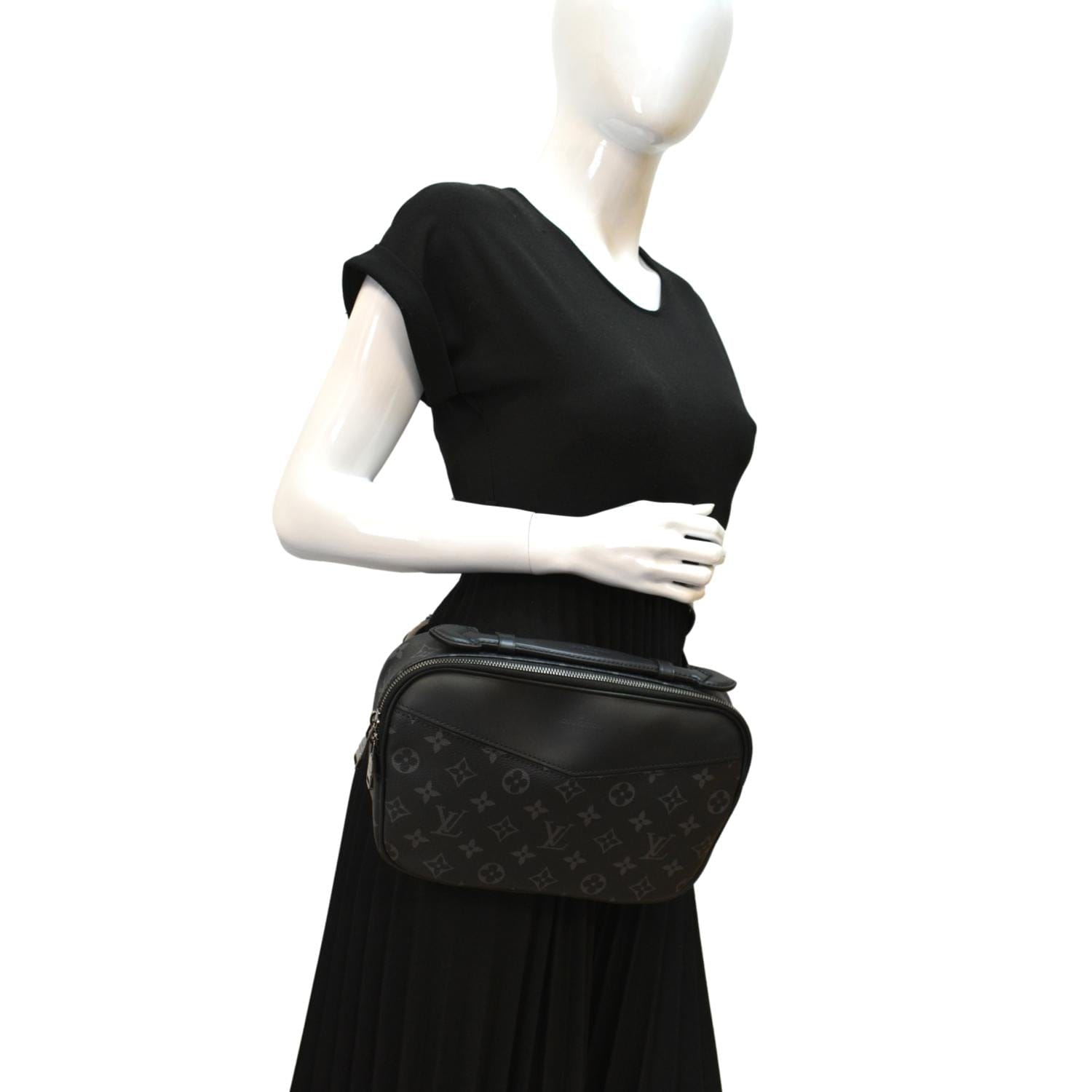 Louis Vuitton Discovery Bumbag PM Monogram Eclipse Belt Bag Purse Handbag
