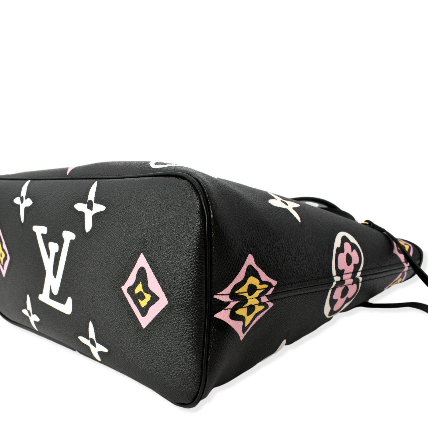 Louis Vuitton Monogram Wild at Heart Neverfull MM w/ Pouch - Black Totes,  Handbags - LOU781852