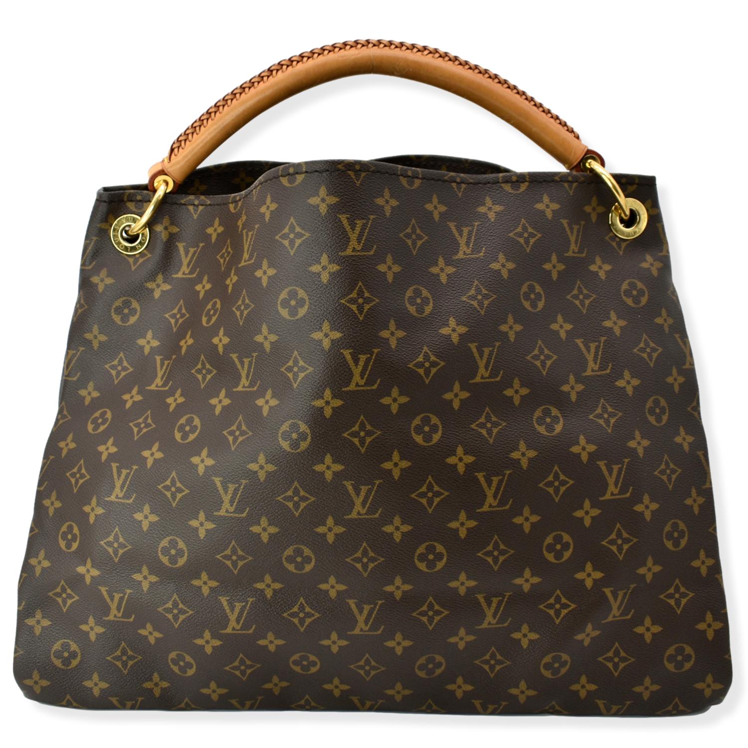 Both big bags but the Louis Vuitton Artsy GM is huge! #designerbags #f