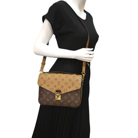 LOUIS VUITTON Metis Pochette Reverse Monogram Canvas Crossbody Bag Brown