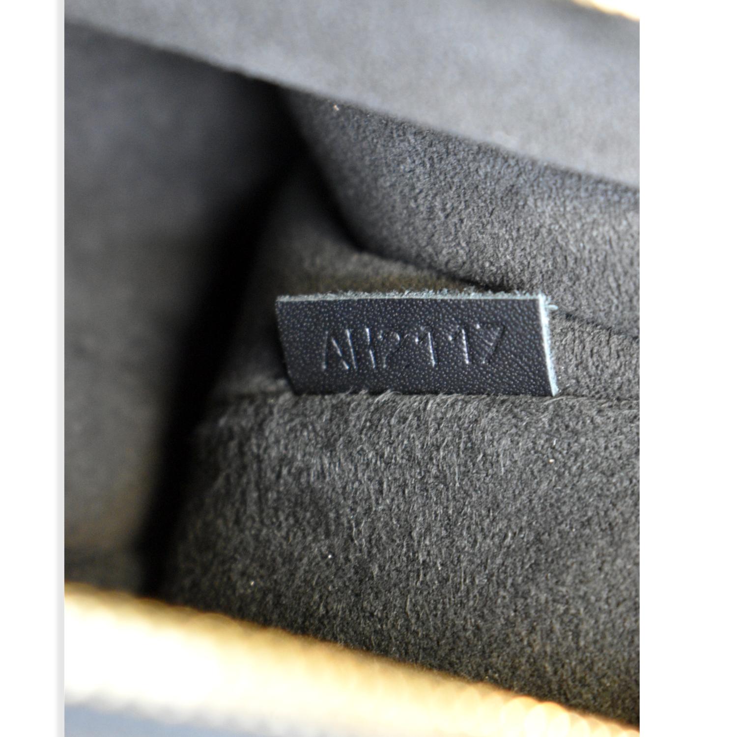 Louis Vuitton Monogram Very One Handle (SHG-VxcI9k) – LuxeDH