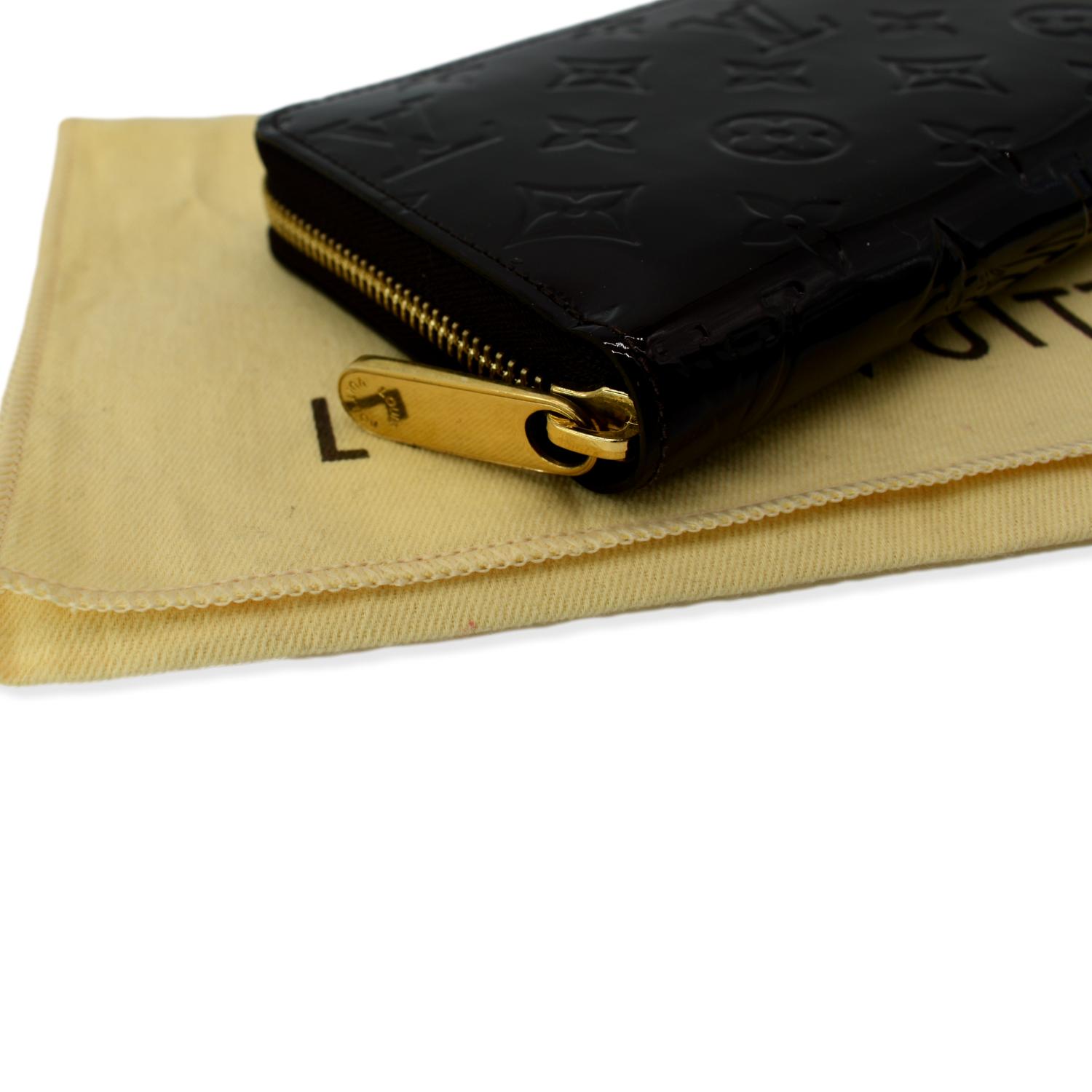 LOUIS VUITTON Monogram Vernis Patent Leather Zippy Wallet