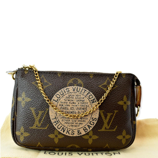 Louis Vuitton Beige Monogram Vernis Leather Pochette Accessoires Clutch Louis  Vuitton