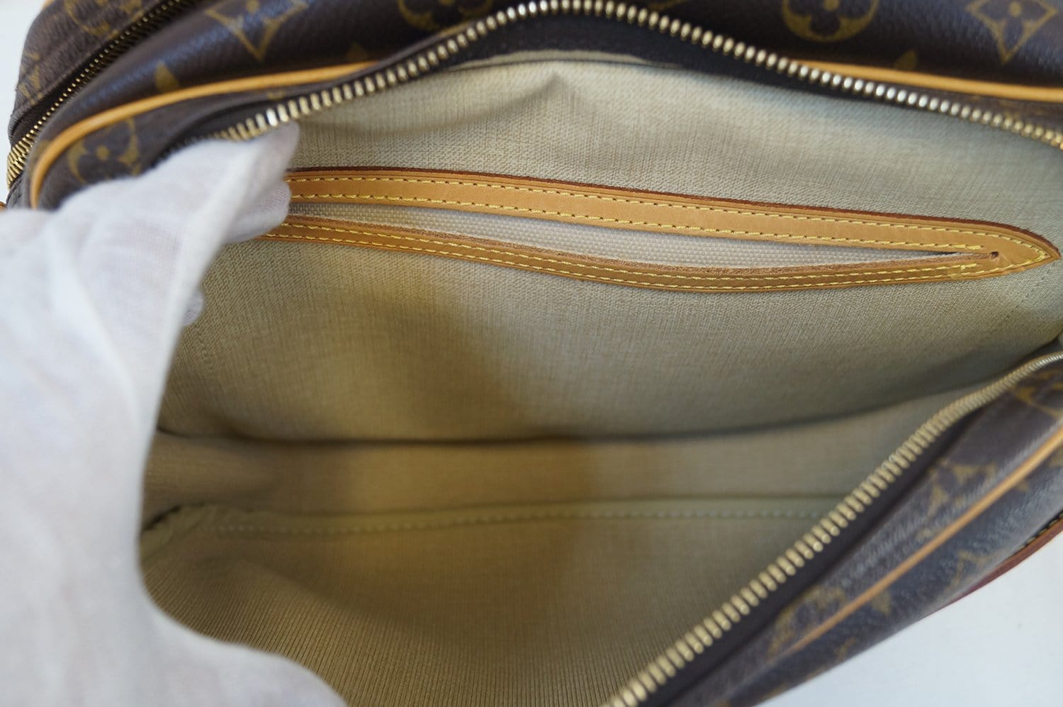 Louis Vuitton Reporter Shoulder bag 359877