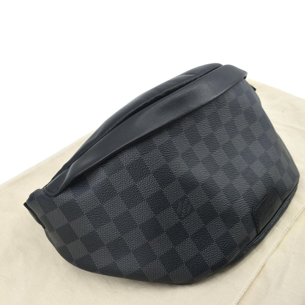 Louis Vuitton Discovery Damier Graphite Leather Bumbag - Right Side