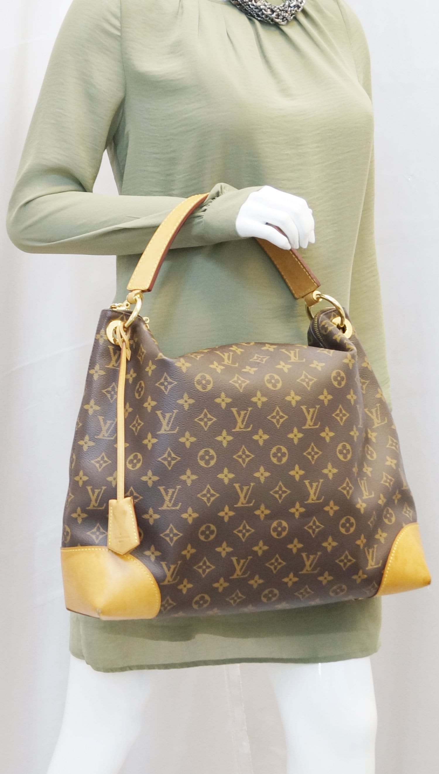 Louis Vuitton, 'Berri MM' bag with 'Animal MNG Camel' strap. - Bukowskis